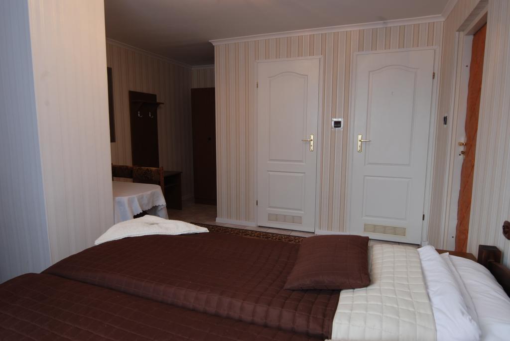 Hotel La-Musica Пясечно Экстерьер фото