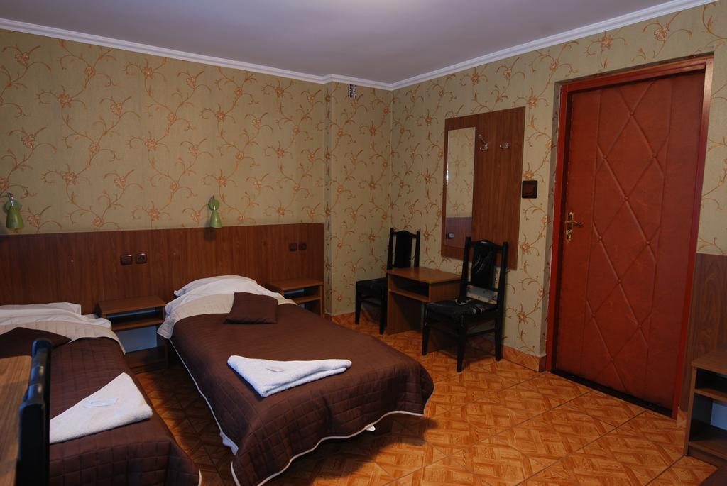 Hotel La-Musica Пясечно Экстерьер фото