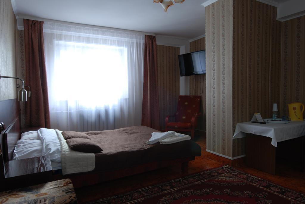 Hotel La-Musica Пясечно Экстерьер фото