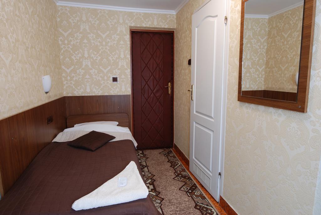 Hotel La-Musica Пясечно Экстерьер фото