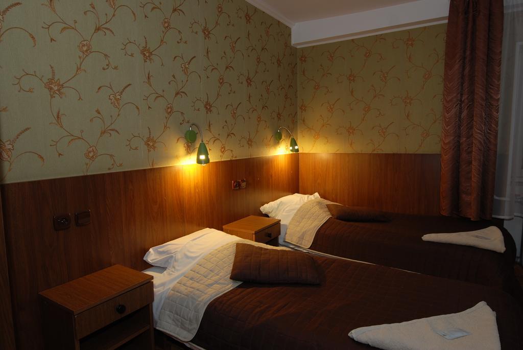 Hotel La-Musica Пясечно Экстерьер фото