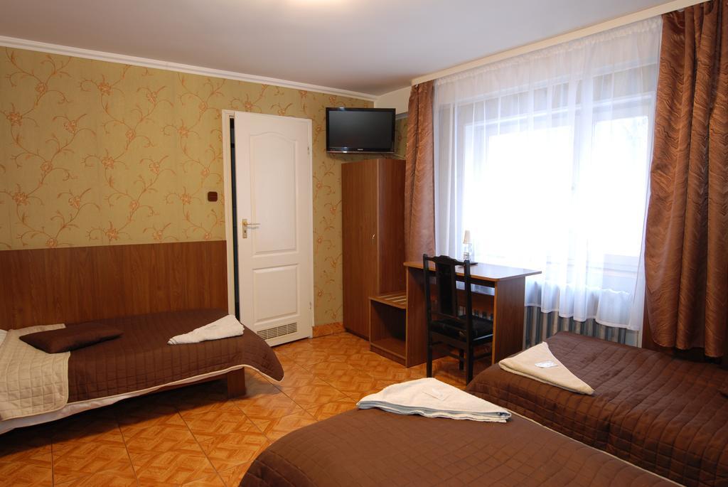 Hotel La-Musica Пясечно Экстерьер фото
