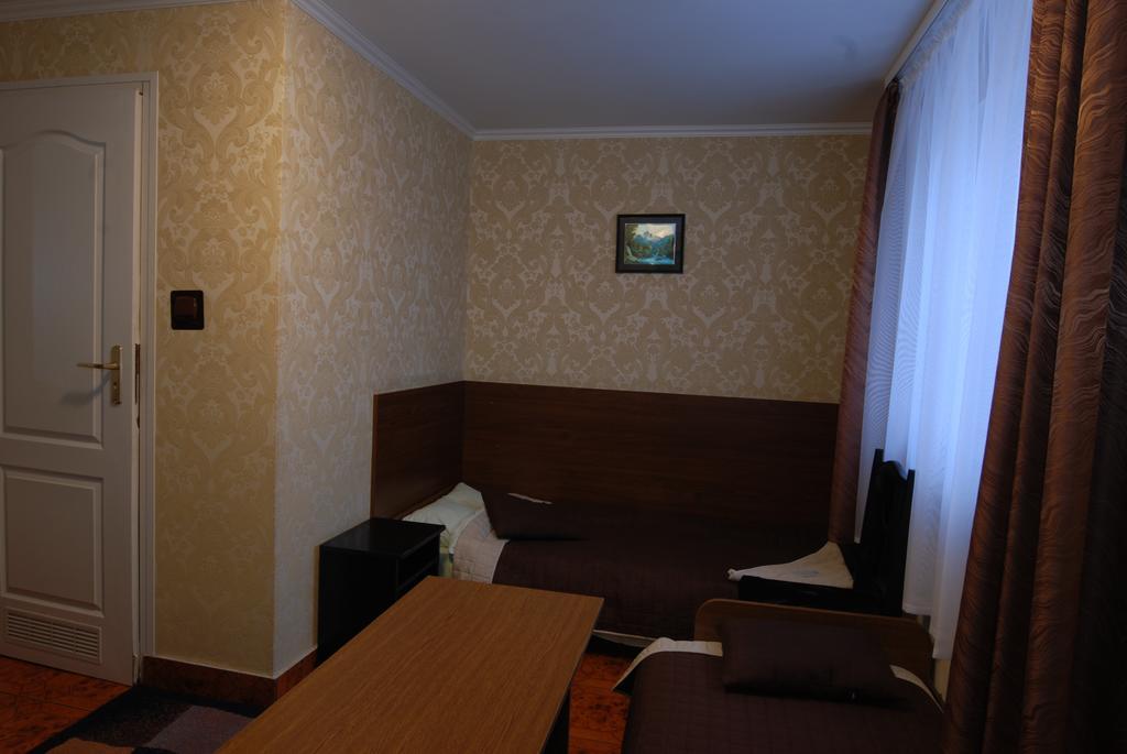 Hotel La-Musica Пясечно Экстерьер фото